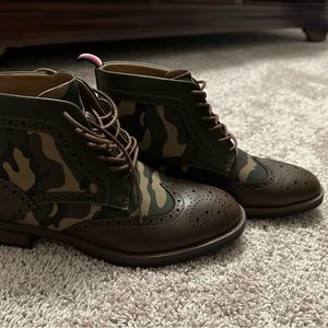 Men’s leather and Camo Dress boot NWOT